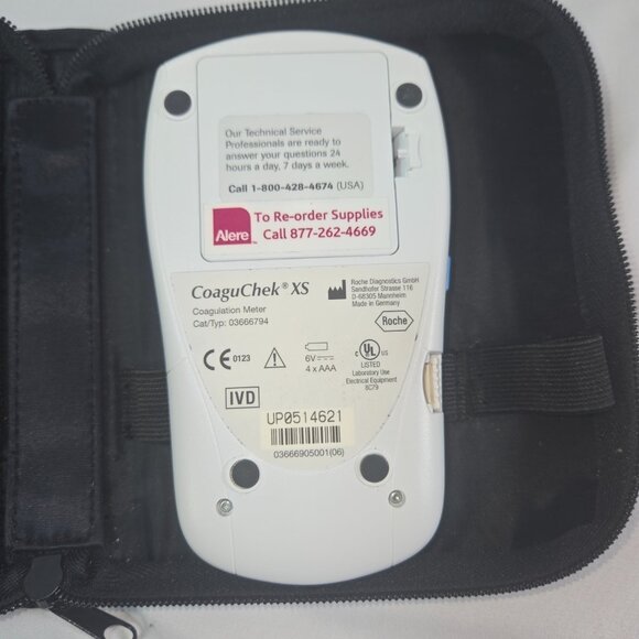 Roche CoaguChek XS Coagulation Meter Case Manual Accu-Chek Lancets Original Box - Picture 8 of 16